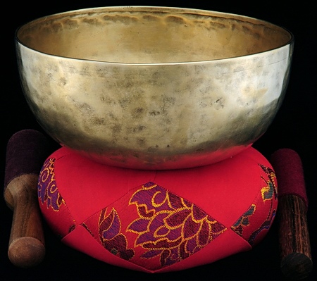 Antique Master-quality Tibetan singing bowl: High-wall type